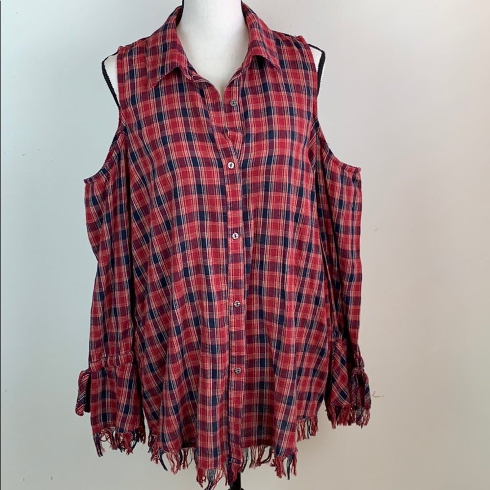 ⭐️🌸Love plaid flannel cold shoulder raw hem tunic